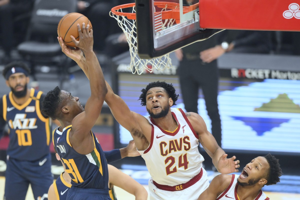 Miye Oni (81) goes for a layup against the Cleveland Cavaliers